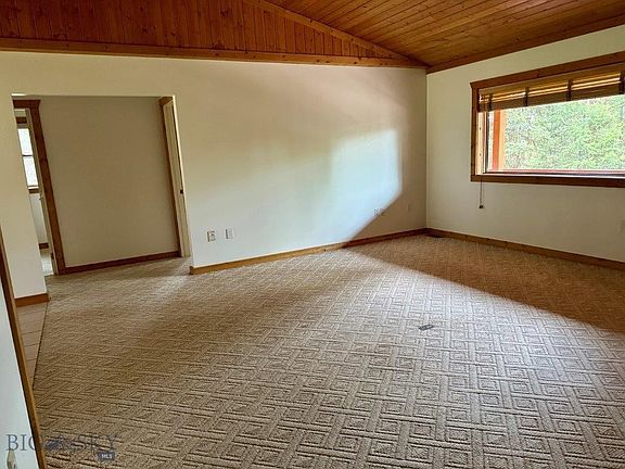 3rd image of 1180 Grandview Dr