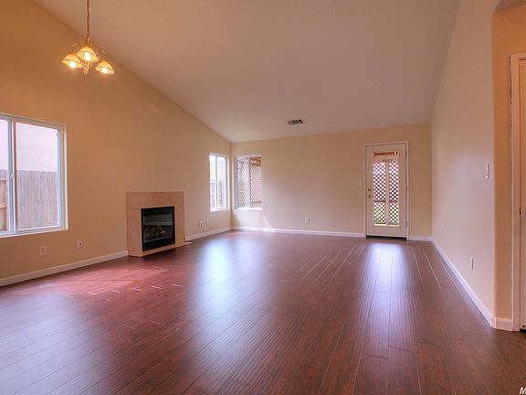 5th image of 525 Fairmont Dr