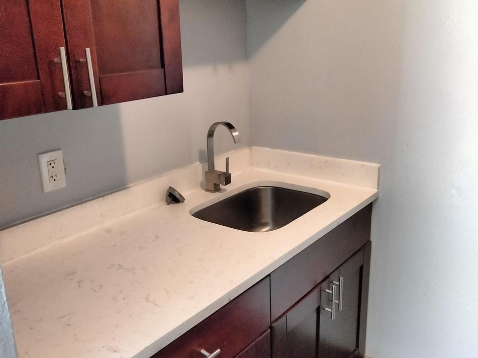 1st image of 3106 Archwood Ave APT 109