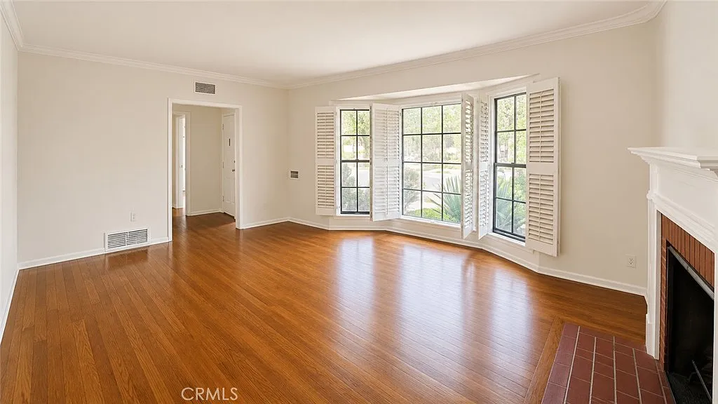 3 bed, 2112 sqft, $3,800 — Photo 3