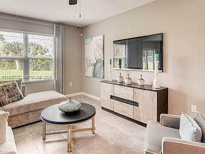 2nd image of 943 Riviera Ave