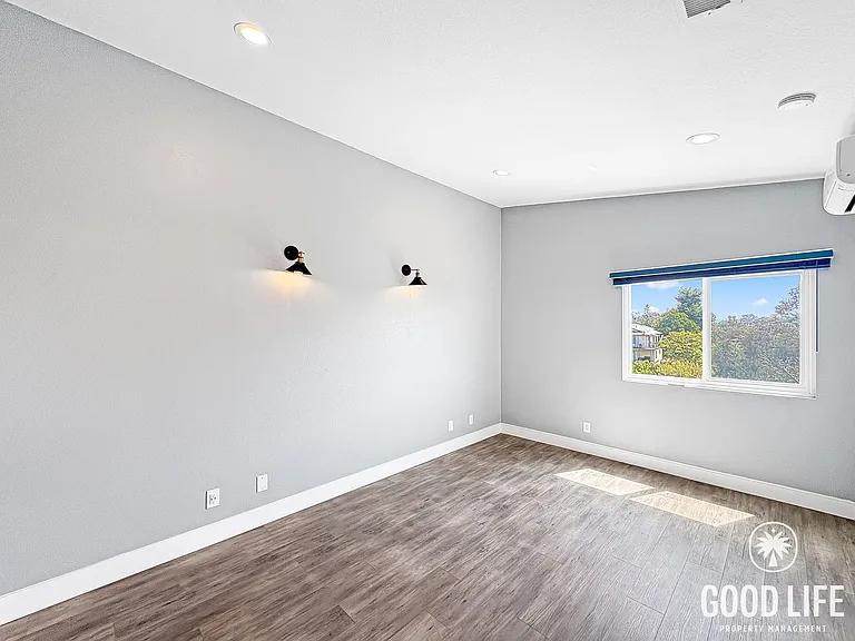 3042 40th St — Photo 11