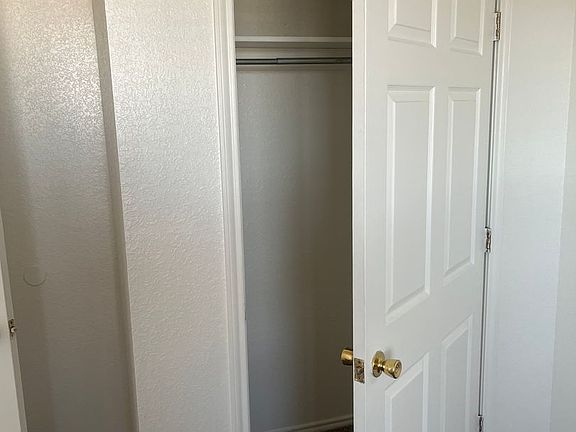 4th image of 3114 Oak Ln APT E