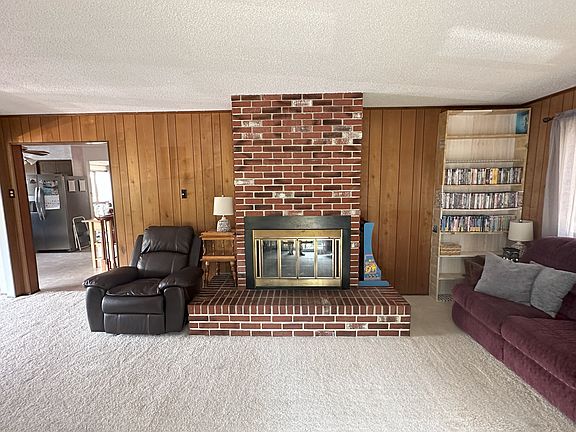 3rd image of 434 E 3rd St