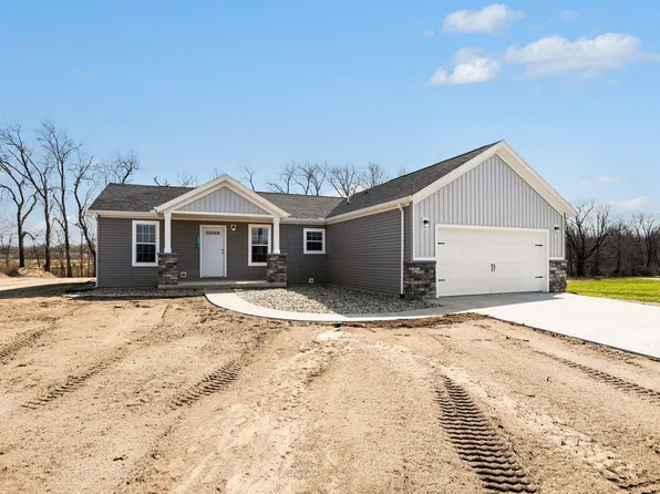 29216 Saddlebred Ln, Dowagiac, MI 49047