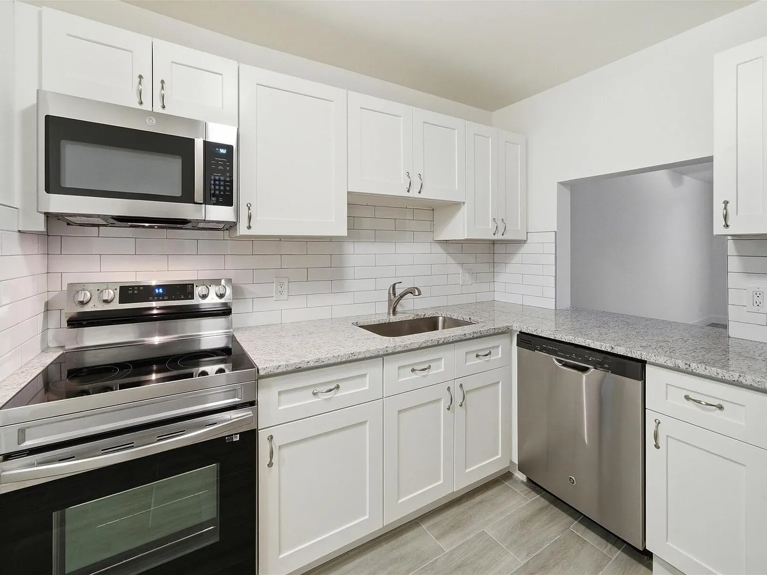 2 bed, 2.0 bath, 913 sqft, $1,950 — Photo 1