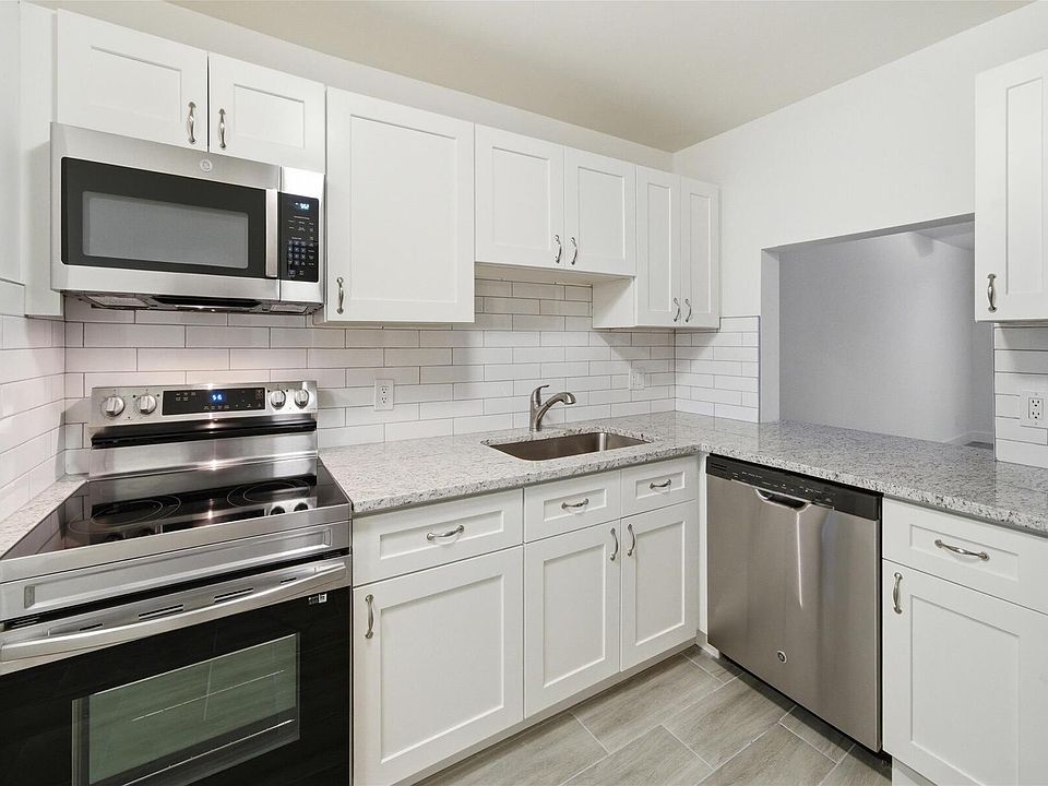 1st image of 428 Grove Isle Circle #9