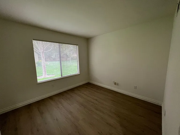 35120 Village 35 — Photo 8