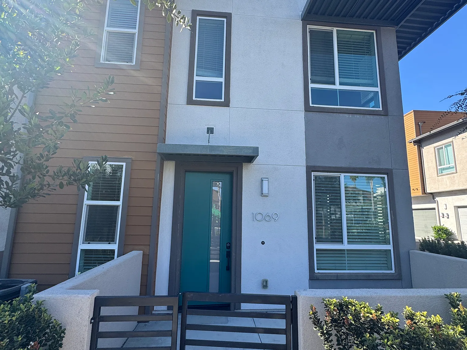 3 bed, 2.5 bath, 1627 sqft, $3,700 — Photo 1