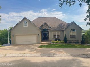 813 Roundup Hl, Neosho, MO 64850