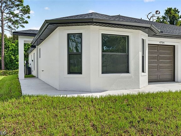 2nd image of 4704/4706 30th St SW