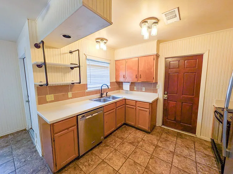 9225 Shepherd Dr — Photo 8
