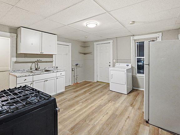 5th image of 39 Wall St APT 2