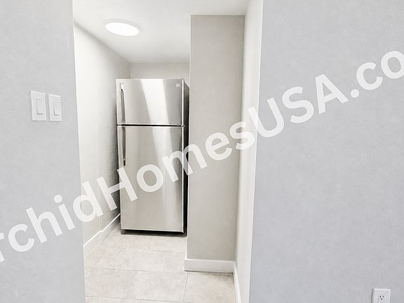 5th image of 2601 E Greenway Rd #G