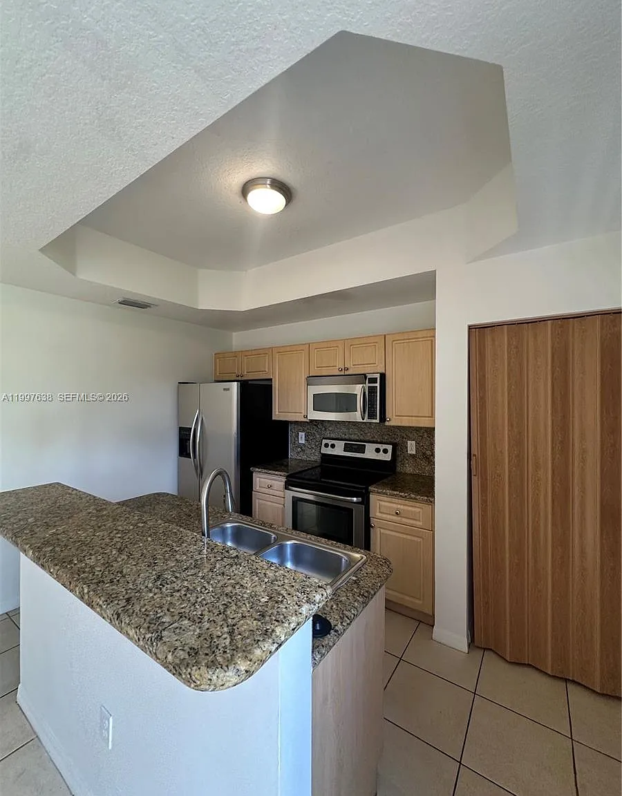 3 bed, 1382 sqft, $2,650 — Photo 2