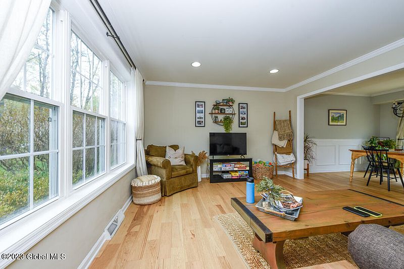 4th image of 11 River Rock Drive
