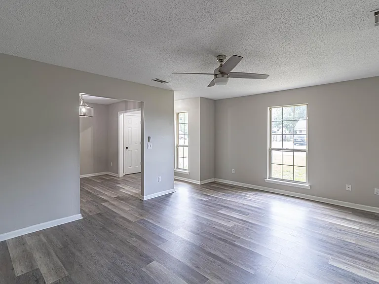 1103 Ballard Dr — Photo 8