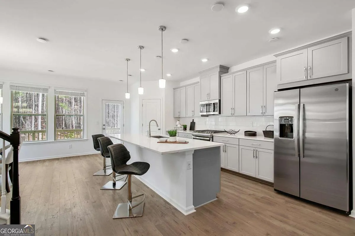 4 bed, 3.5 bath, 2430 sqft, $3,195 — Photo 4