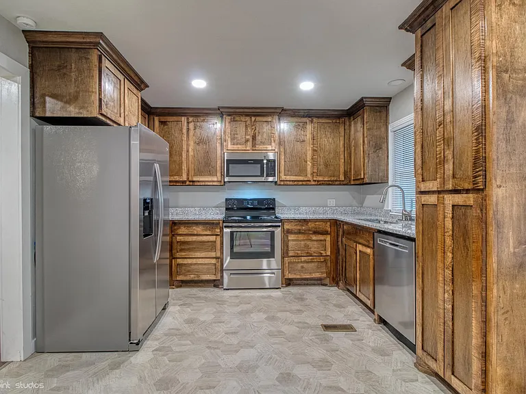 1103 W University Blvd — Photo 13