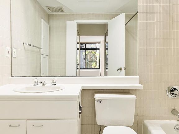 5th image of 400 E 70th St APT 308