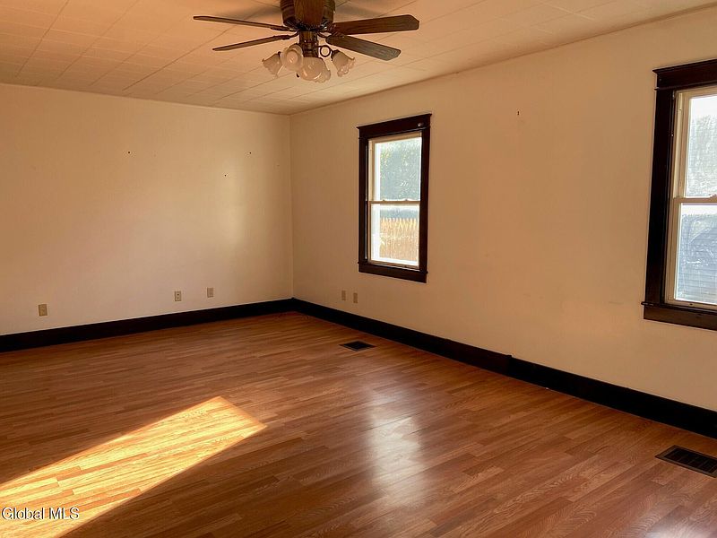 4th image of 18 Cooper Street