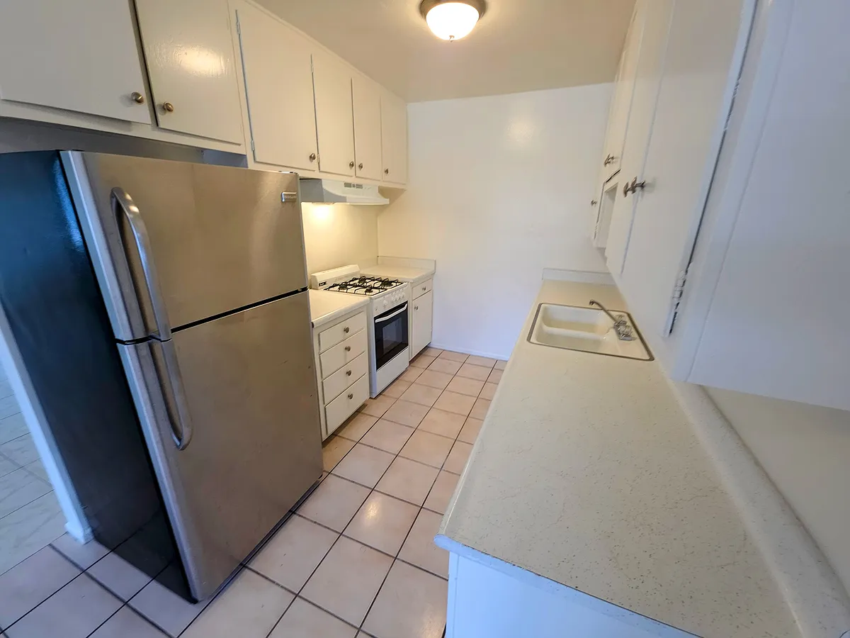Building Photo - 227 E 25th St #6