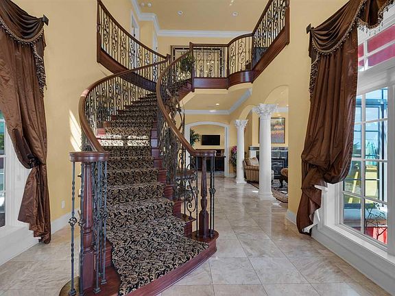3rd image of 3097 Pelican Ln