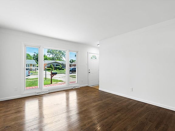 5th image of 153 Ross St