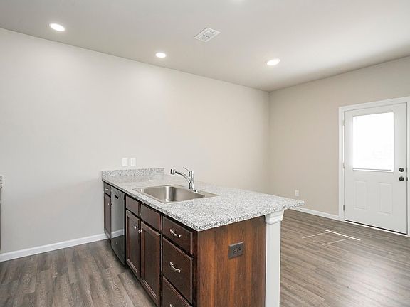 5th image of 2236 Lismore Dr