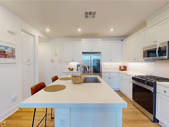 4th image of 2221 Bluegrass Way Rnch