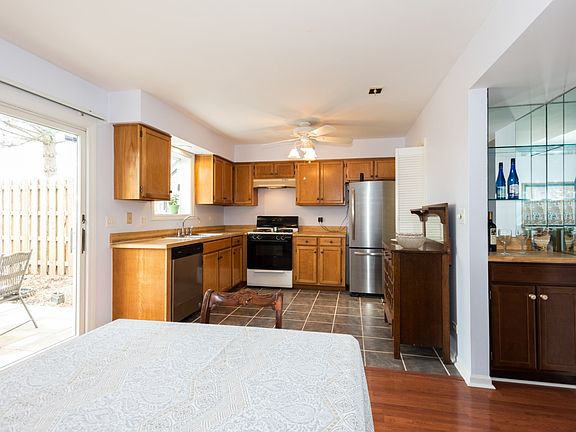4th image of 27W302 Melrose Ln #3103