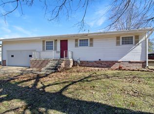 909 N 13th St, Collinsville, OK 74021