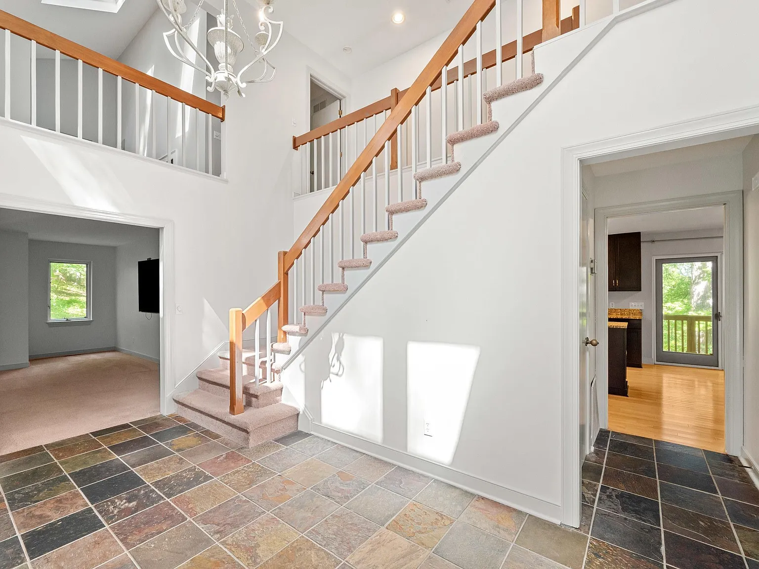 4 bed, 4.0 bath, 4266 sqft, $5,000 — Photo 3