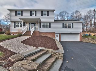 16 Lakeside Dr, Clarks Summit, PA 18411