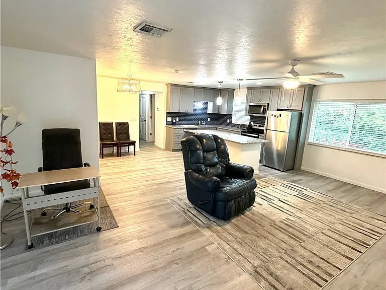 3032 SE Santa Barbara Pl #2 — Photo 2