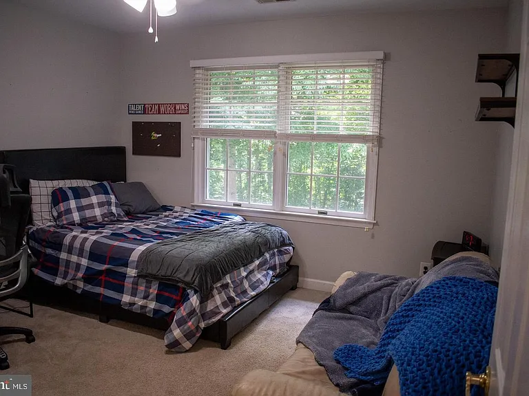 105 Westmoreland Ct — Photo 13