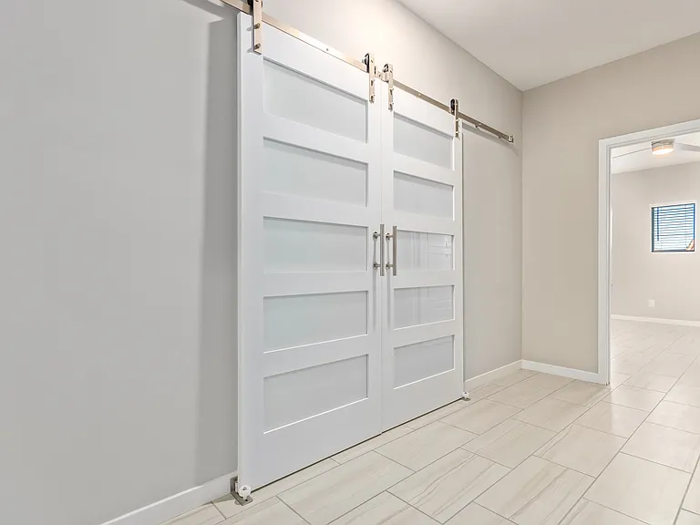 2134 W Harmont Dr — Photo 35