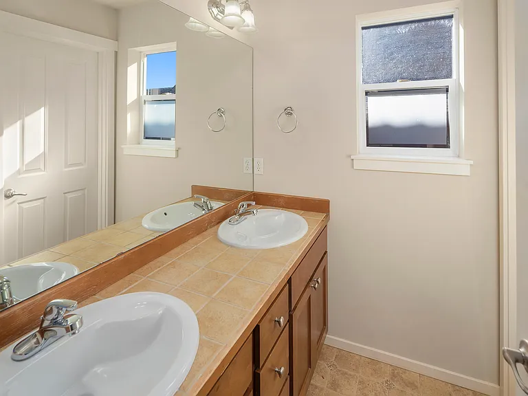 3450 NE Madison Way — Photo 21