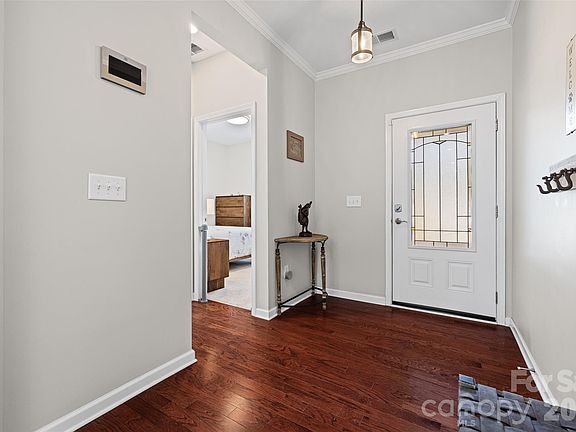 3rd image of 421 Brier Knob Dr