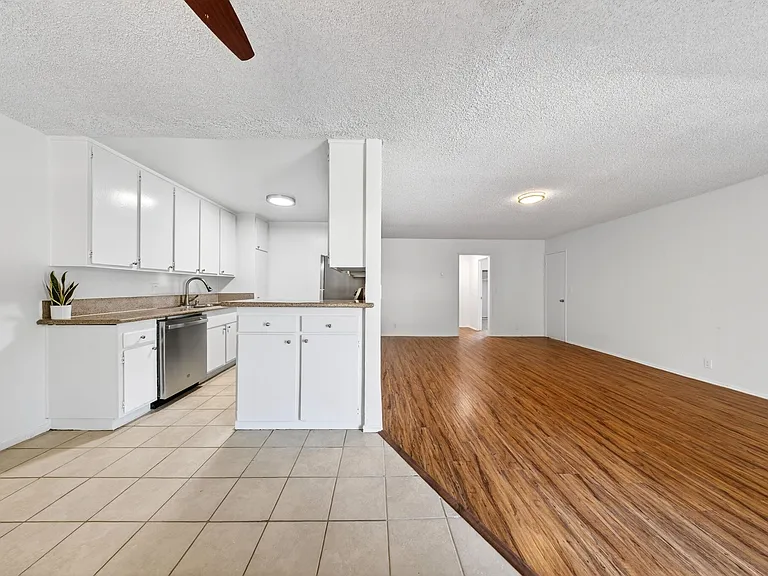20317 Saticoy St — Photo 10