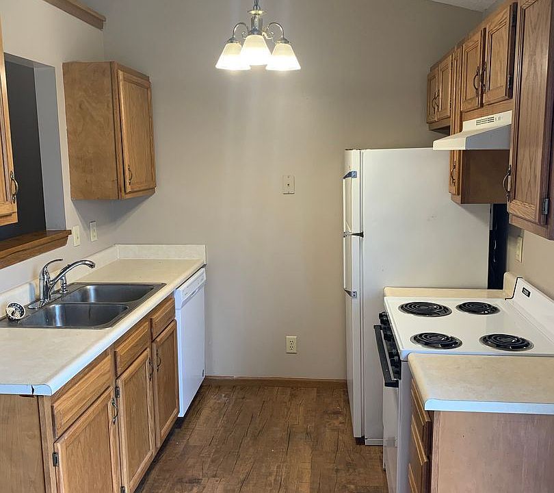 1st image of 2706 Plaza Ln