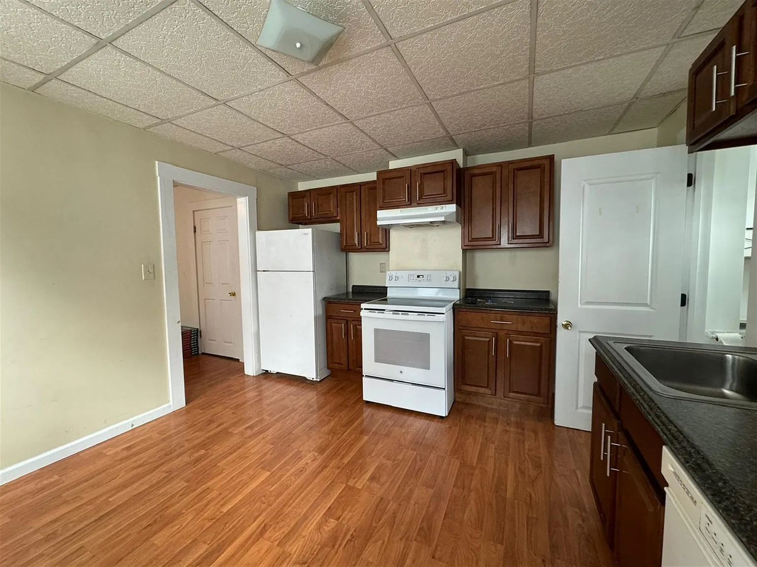 3 bed, 1200 sqft, $3,750 — Photo 2