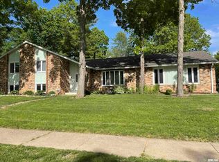 6606 N Post Oak Rd, Peoria, IL 61615