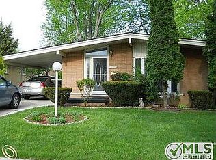 494 Bay St, Pontiac, MI 48342