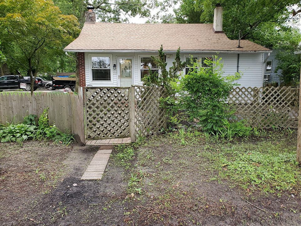 1st image of 236 S Lakeshore Dr