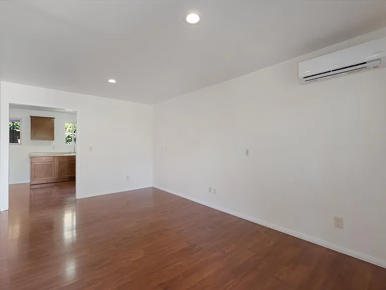 22521 Victory Blvd #B — Photo 4