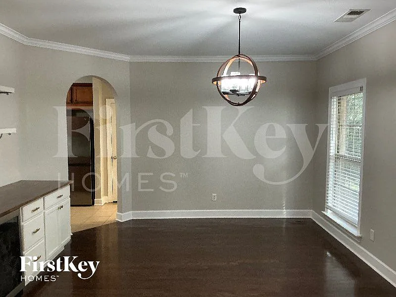 5 bed, 3.0 bath, 3176 sqft, $3,060 — Photo 3