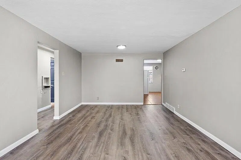 1026 Wild Cherry Ln — Photo 3