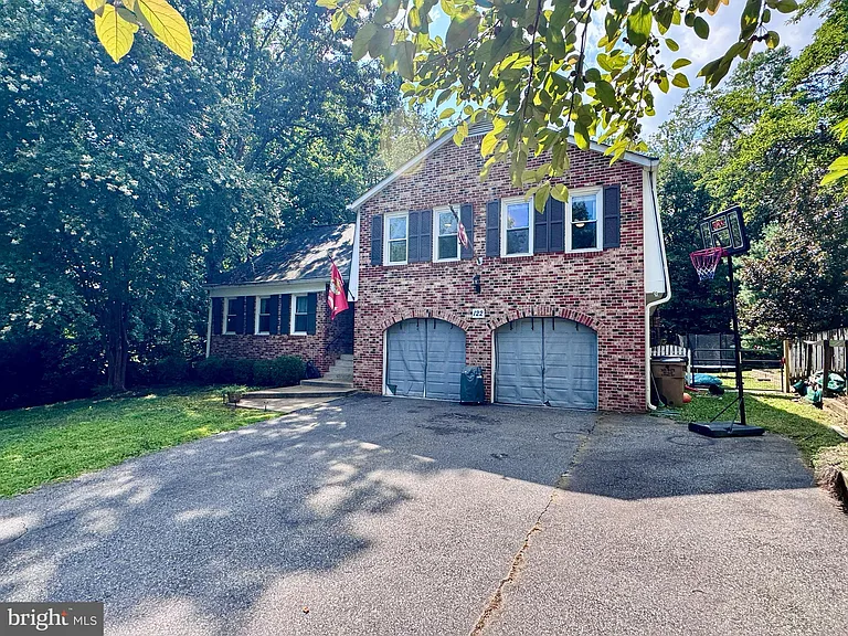 122 Columbus Cv — Photo 2