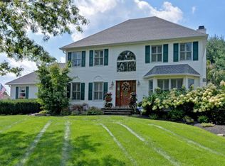 6 Iroquois Dr, Freehold, NJ 07728